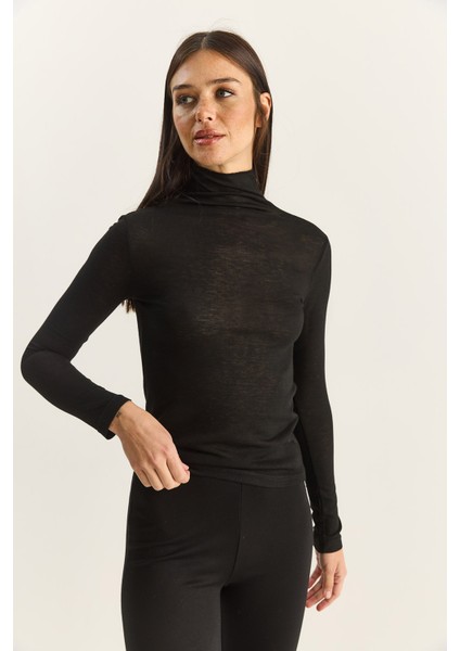 Kadın Yarım Balıkçı Yaka Modal Ultra Hafif Bluz fiyatları