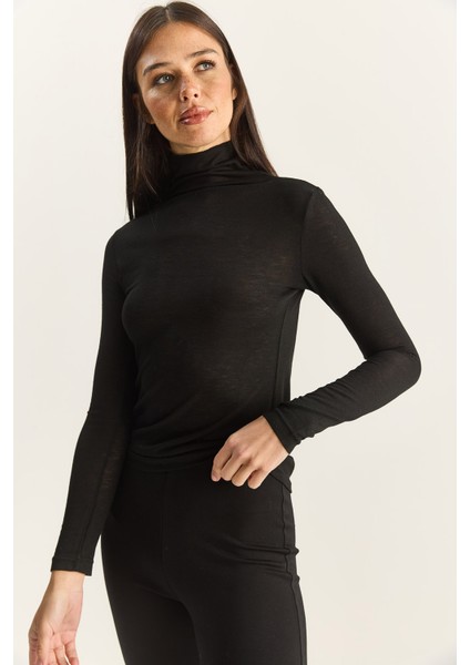 Kadın Yarım Balıkçı Yaka Modal Ultra Hafif Bluz fırsatları