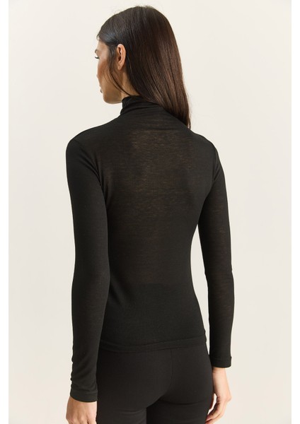 Kadın Yarım Balıkçı Yaka Modal Ultra Hafif Bluz