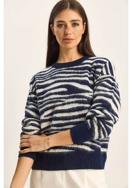 Kadın Zebra Desenli Bisiklet Yaka Şardonlu Triko Kazak