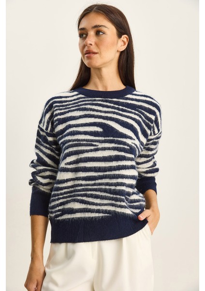 Kadın Zebra Desenli Bisiklet Yaka Şardonlu Triko Kazak modelleri