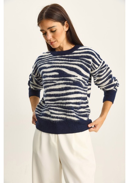 Kadın Zebra Desenli Bisiklet Yaka Şardonlu Triko Kazak fırsatları