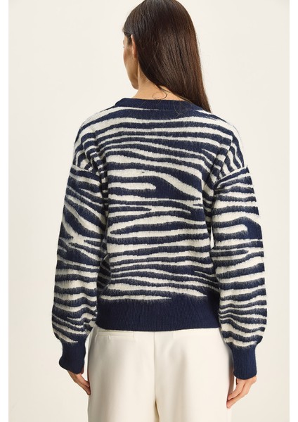 Kadın Zebra Desenli Bisiklet Yaka Şardonlu Triko Kazak