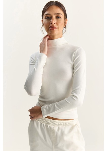 Kadın Ultra Soft Yarım Balıkçı Yaka Bluz