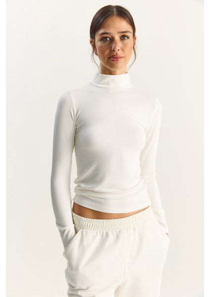 Kadın Ultra Soft Yarım Balıkçı Yaka Bluz fiyatları