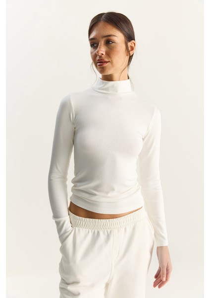 Kadın Ultra Soft Yarım Balıkçı Yaka Bluz fırsatları