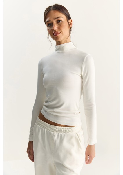 Kadın Ultra Soft Yarım Balıkçı Yaka Bluz indirimleri