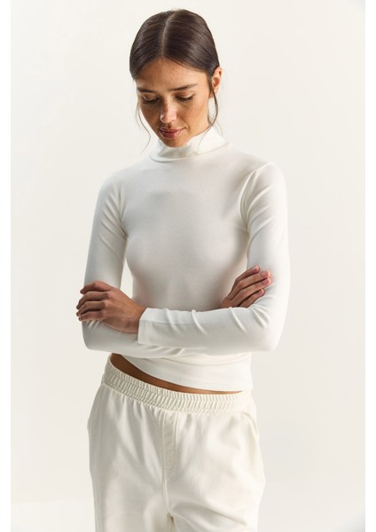 Kadın Ultra Soft Yarım Balıkçı Yaka Bluz