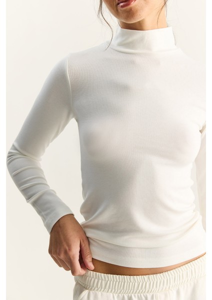 Kadın Ultra Soft Yarım Balıkçı Yaka Bluz