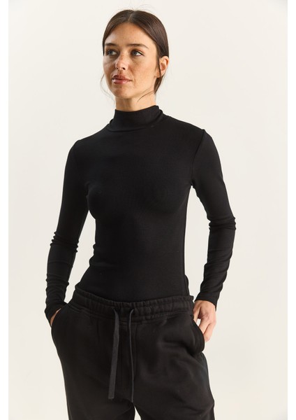 Kadın Ultra Soft Yarım Balıkçı Yaka Bluz fırsatları