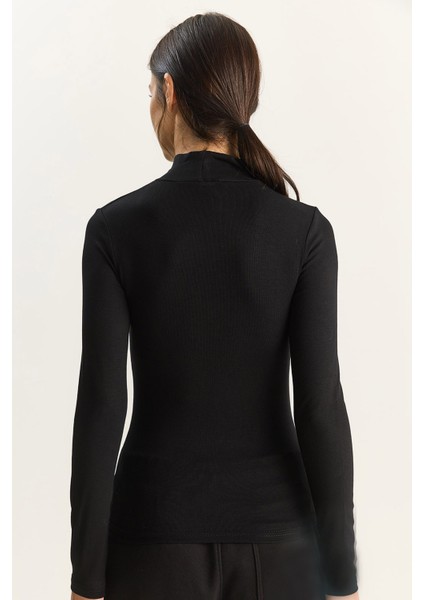 Kadın Ultra Soft Yarım Balıkçı Yaka Bluz