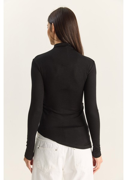 Kadın Soft Touch Yarım Balıkçı Yaka Büzgülü Basic Bluz