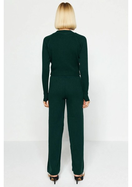 Kadın Alt Üst Modern Tasarım Dik Yaka Crop Triko Üst ve Uzun Boru Paça Triko Pantolon Takımı Rahat indirimleri
