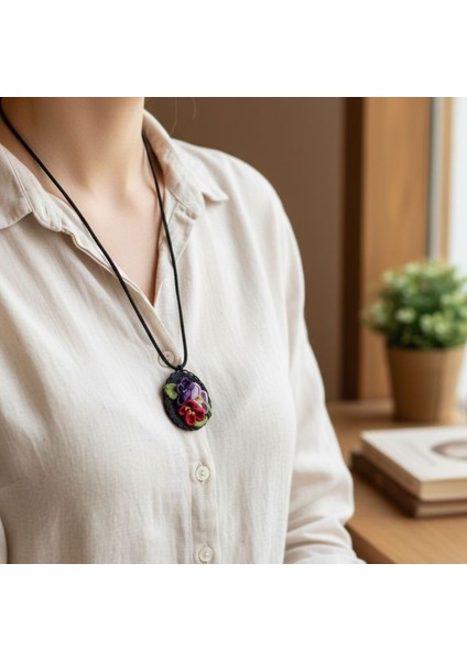 8562 El Yapımı Iğne Oyası Çiçek Motifli Tasarım Kolye