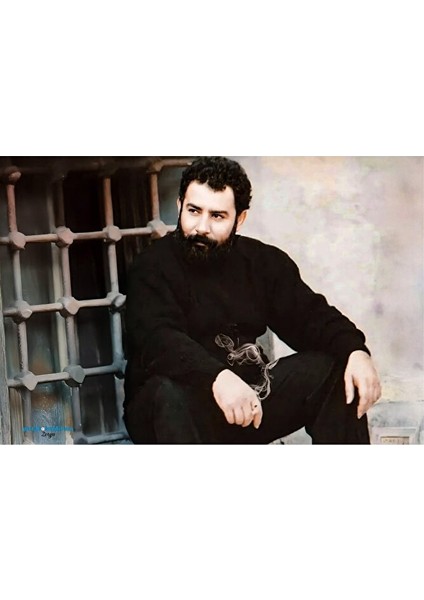 Ahmet Kaya Resimli Kupa Poster ve Termos Seti (1 Termos 2 Kupa 1 Poster 1 Defter) indirimleri