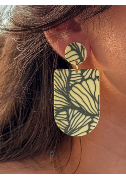 Krem Zemin Üzerine Yeşil Doğal Desenli Özel Tasarım Küpe