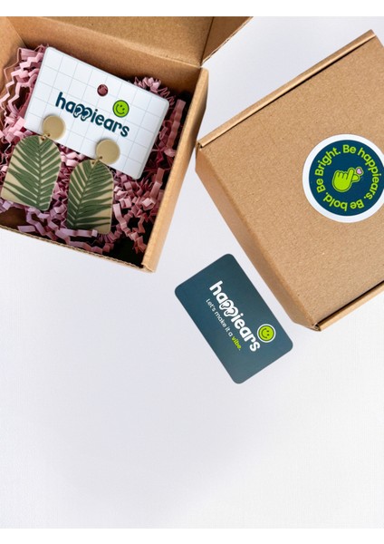 Bej Zemin Üzerine Yeşil Yaprak Desenli Özel Tasarım Küpe fırsatları