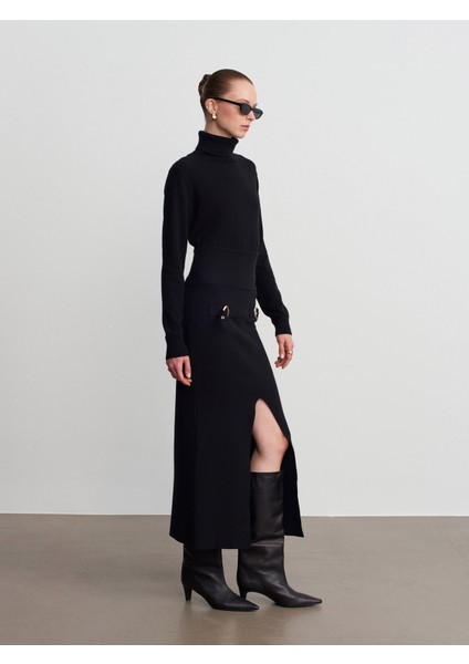 80127 Aksesuar Detaylı Yırtmaçlı Triko Etek-Siyah