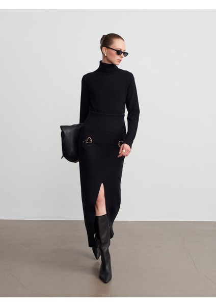 80127 Aksesuar Detaylı Yırtmaçlı Triko Etek-Siyah indirimleri