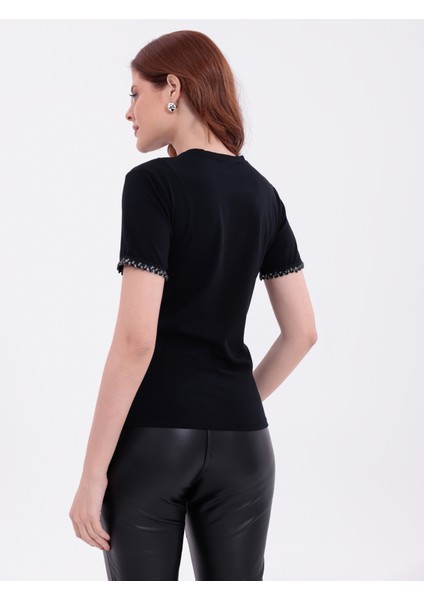 Siyah Kol Ucu Parlak Taş Boncuk Detaylı Bisiklet Yaka Dar Kalıp T-Shirt fiyatları