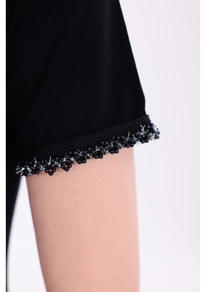 Siyah Kol Ucu Parlak Taş Boncuk Detaylı Bisiklet Yaka Dar Kalıp T-Shirt