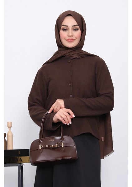 Kahverengi Düğmeli Dokulu Hırka