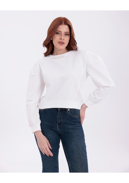 Beyaz Bisiklet Yaka Kollar ve Yaka Inci Işleme Detaylı Crop Sweatshirt fiyatları