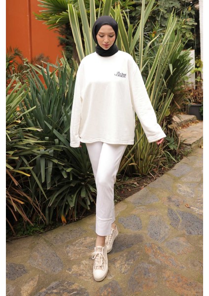 Ekru Sırt Baskı Detaylı İki İplik Sweatshirt fiyatları