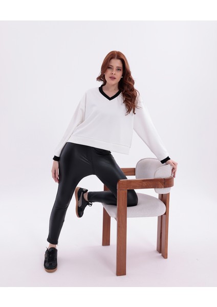 Ekru V Yaka Siyah Garnili Oversize Crop Üst fırsatları