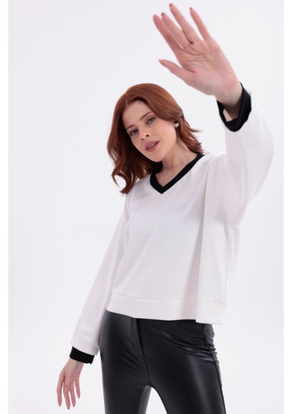 Ekru V Yaka Siyah Garnili Oversize Crop Üst indirimleri