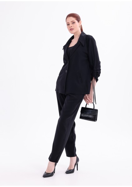 Siyah Ipek Görünümlü Kolları Büzgü Yanlı Ceket, Yüksek Bel Dar Kalıp Pantolon ve Crop Top Üçlü Takım