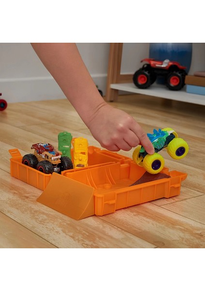 Monster Trucks Taşınabilir Oyun Seti HXT04 fırsatları