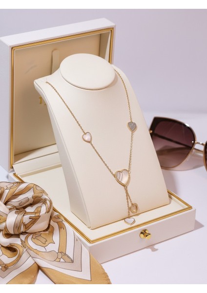 Beyaz Kalp Detaylı Parlayan Kadın Kolye