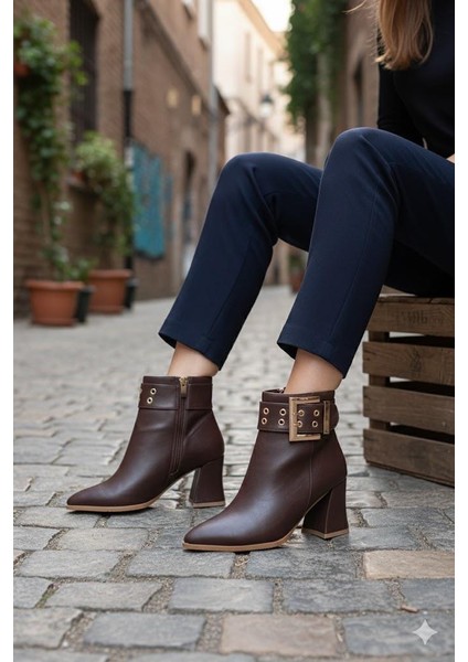 573200 Toka Detaylı Burnu Sivri 7 cm Kalıntopuk Fermuarlı Kadın Bot fiyatları