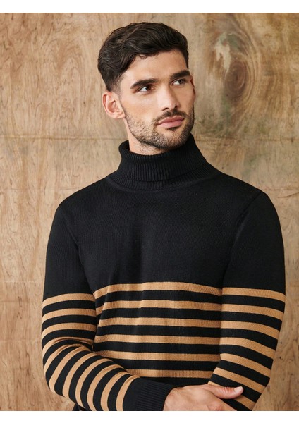Erkek Boğazlı Çizgili Triko Kazak