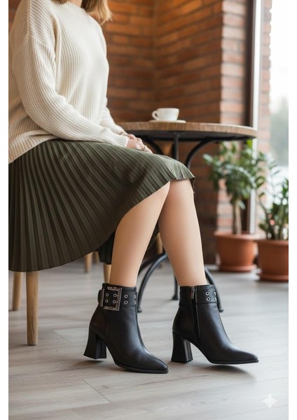 573200 Toka Detaylı Burnu Sivri 7 cm Kalıntopuk Fermuarlı Kadın Bot fiyatları