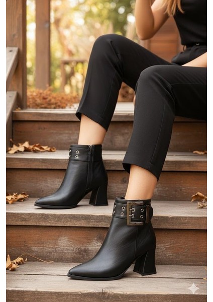 573200 Toka Detaylı Burnu Sivri 7 cm Kalıntopuk Fermuarlı Kadın Bot modelleri