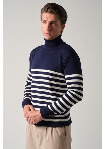 Erkek Boğazlı Çizgili Triko Kazak