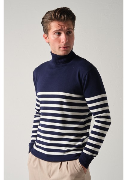 Erkek Boğazlı Çizgili Triko Kazak fırsatları