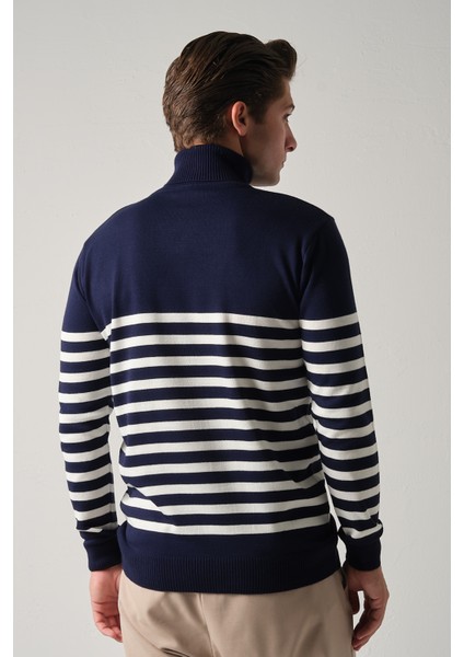 Erkek Boğazlı Çizgili Triko Kazak