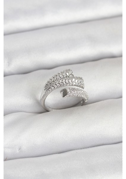 Gümüş Renk Zirkon Taşlı Pirinç Kadın Yüzük