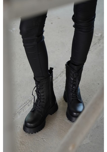 Kadın Hakiki Deri Postal Bot Kalın Tırtıklı Taban Fermuarlı Bağcıklı Günlük Bot Orben Siyah