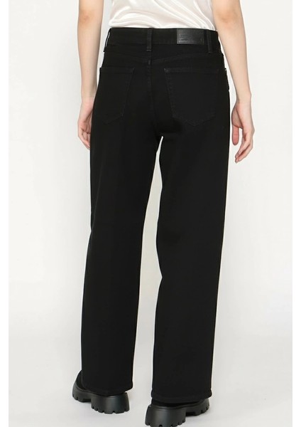 Kadın Siyah Loose Fit Jean W5BA2UD0141-BL4O modelleri