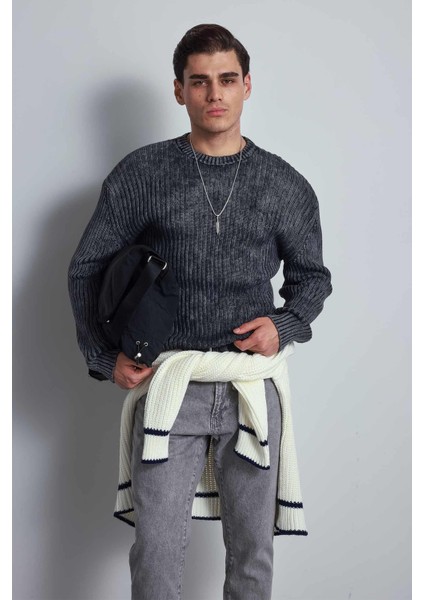 Erkek Oversize Yıkamalı Efektli Basic Kazak Siyah fırsatları