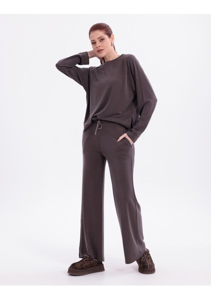 Ince Pike Görünümlü Geniş Yakalı Normal Kalıp Alt Üst Takım Eşofman