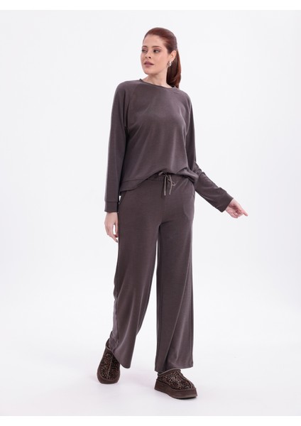 Ince Pike Görünümlü Geniş Yakalı Normal Kalıp Alt Üst Takım Eşofman