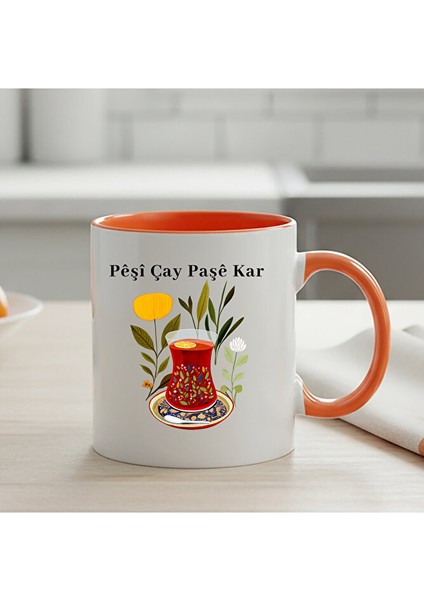 Kürtçe Pêşî Çay Paşê Kar Çay Tasarımlı Turuncu Renkli Kupa Bardağı - Pêşî Çay Paşê Kar Turuncu Kupa