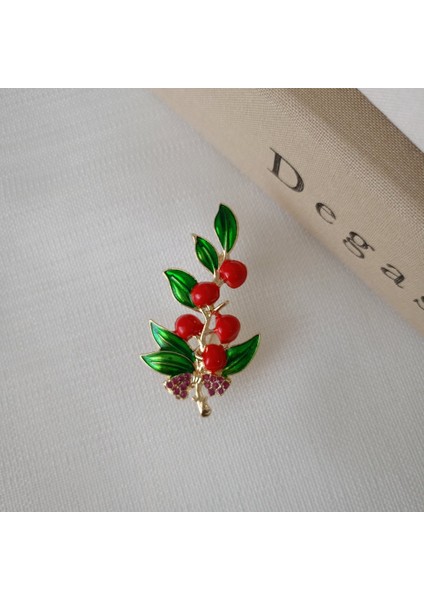 Şans ve Bereket Simgesi Kokina Broş-Mineli Kırmızı Yeşil Yılbaşı Temalı Lüks Kadın Yaka Iğnesi fiyatları