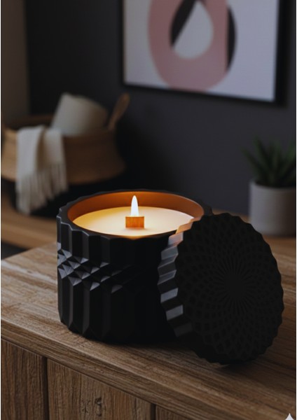 Kapaklı Siyah Geometrik Tasarım El Yapımı Soya Mumu (Ahşap Fitilli) | 9 x 8,5 cm fırsatları