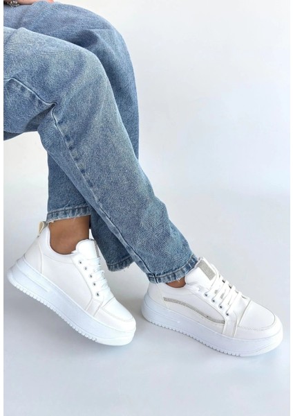 Natte Beyaz Cilt Bağcıklı Spor Ayakkabı modelleri